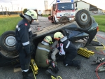 Technische Übung mit dem hydraulischem Rettungsgerät