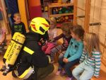 Feuerwehr Göpfritz/Wild besucht den Kindergarten