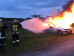 Übung mit dem hydraulischem Rettungsgerät sowie Bekämpfung eines Fahrzeugbrandes