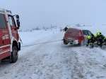 Fahrzeugbergung auf der schneebedeckten L55