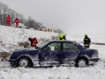 Wintereinbruch führt zu Fahrzeugbergung auf der LB2