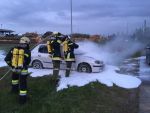 Übung mit dem hydraulischem Rettungsgerät sowie Bekämpfung eines Fahrzeugbrandes