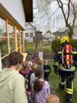 Feuerwehr Göpfritz/Wild besucht den Kindergarten