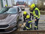 PKW landet auf Gleis der Franz-Josefs-Bahn