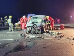Schwerer Verkehrsunfall - PKW gegen LKW auf der LB2