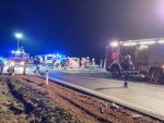 Schwerer Verkehrsunfall - PKW gegen LKW auf der LB2