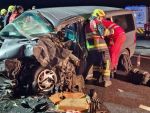 Schwerer Verkehrsunfall - PKW gegen LKW auf der LB2
